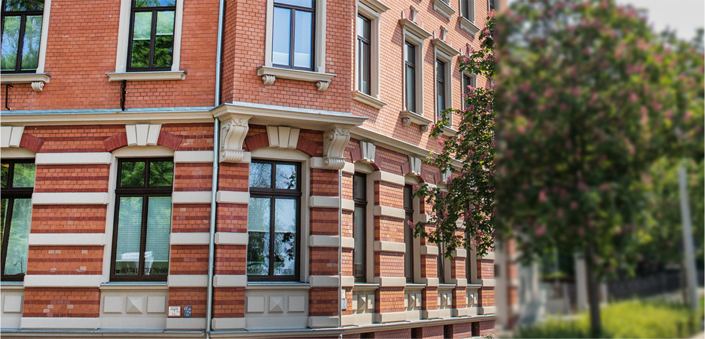 Fassade des Bestattungsdienstes Todt in Plauen – historisches Gebäude mit vertrauensvoller Atmosphäre